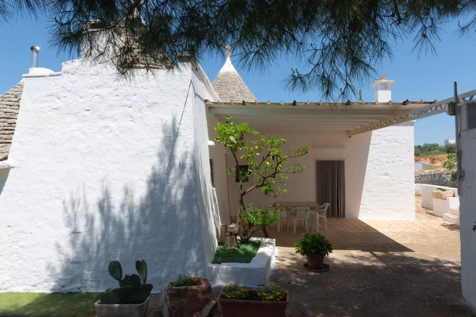 Trulli di Nonno Marco Cisternino-Tuinen zomer