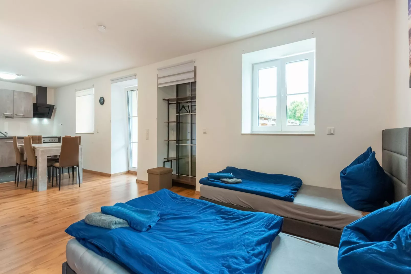 Ferienwohnung Haunsheim - rechts & links-Woonkamer