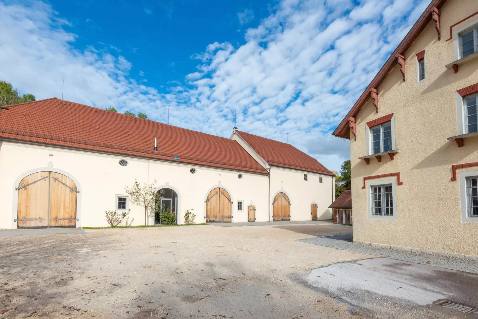 Ferienwohnung Haunsheim - rechts & links-Buitenkant zomer