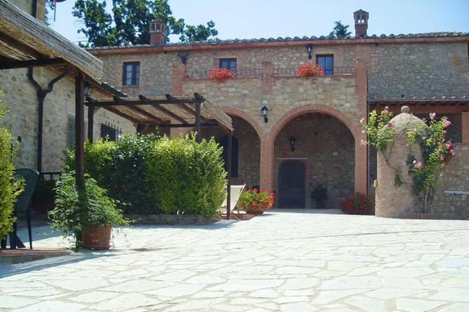 Agri-tourism Casale Giulia, Volterra-App.Typ B Melograno, Mandorlo-Buitenkant zomer