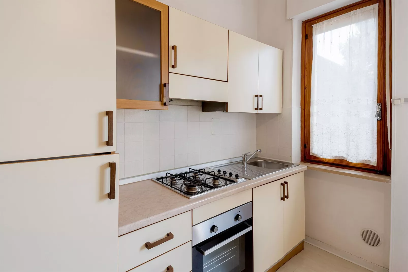 Residence Orchidea Diano Marina TR1 / C5 plus 2 - new name / old name was C7 --Keuken