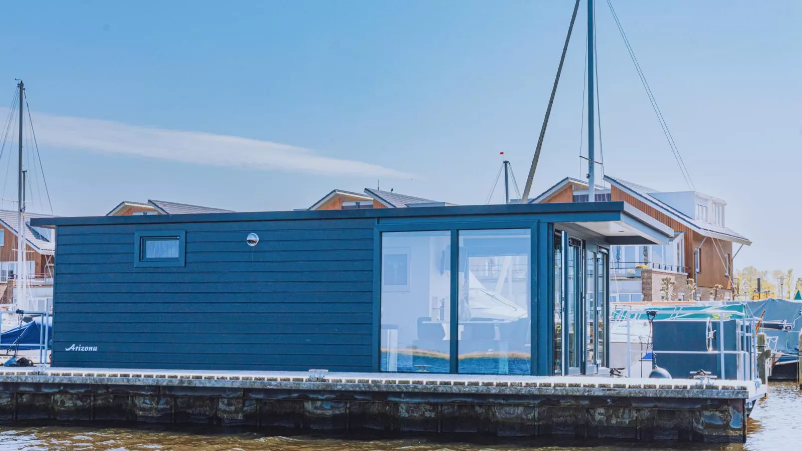 Tiny houseboat Parel III - airco-Buitenkant zomer