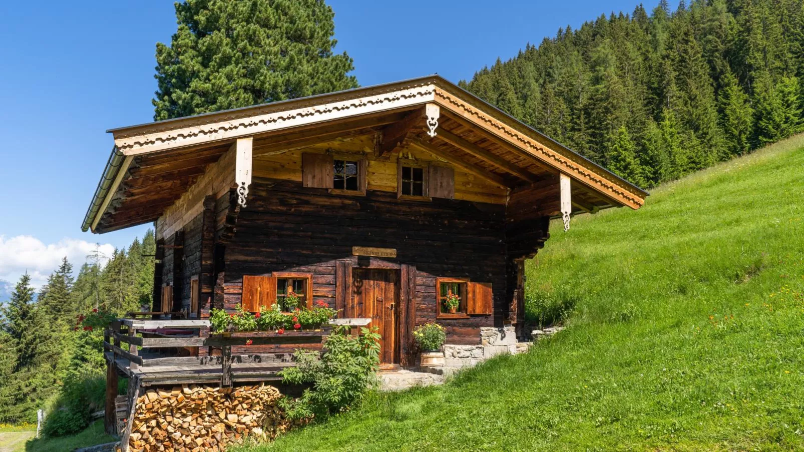 EAGGA-Niederleger Alm-Buitenkant zomer