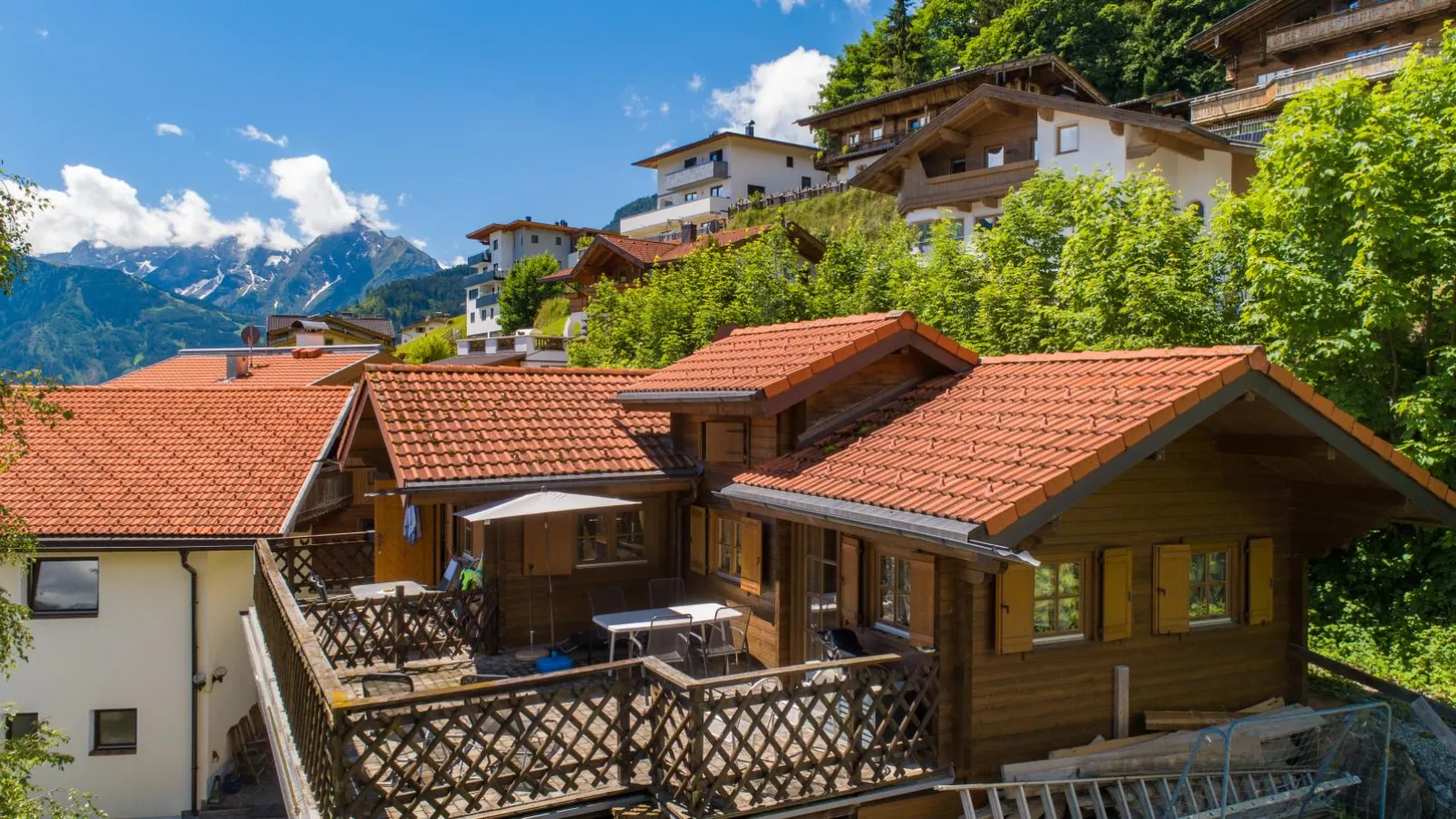 Kogelnig-Hütte-Buitenkant zomer