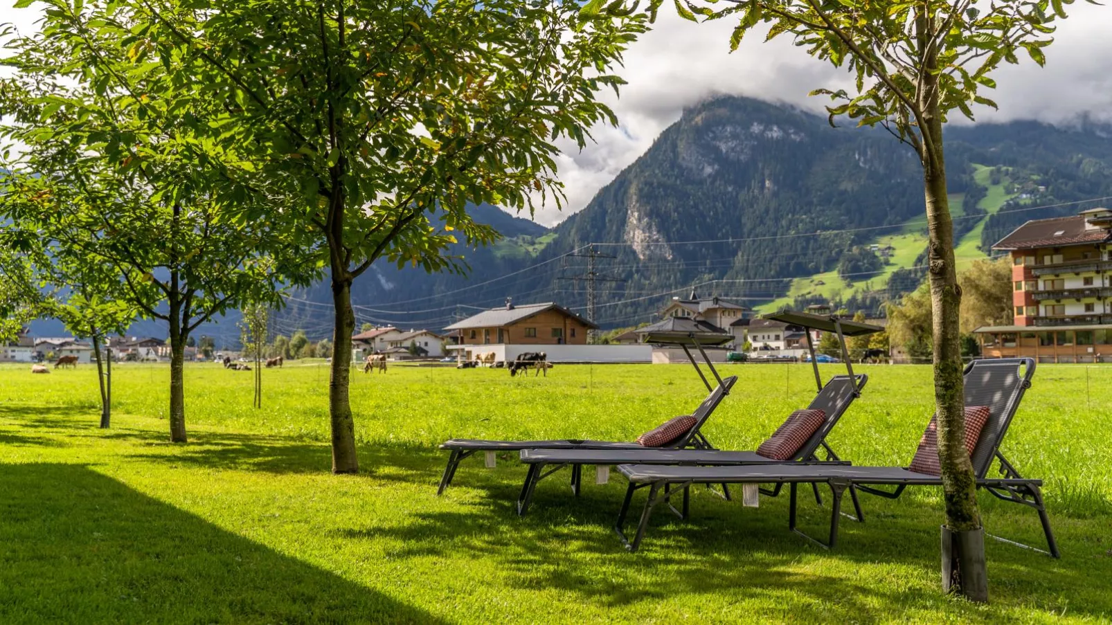 Blick zum Mayrhofen-Tuinen zomer