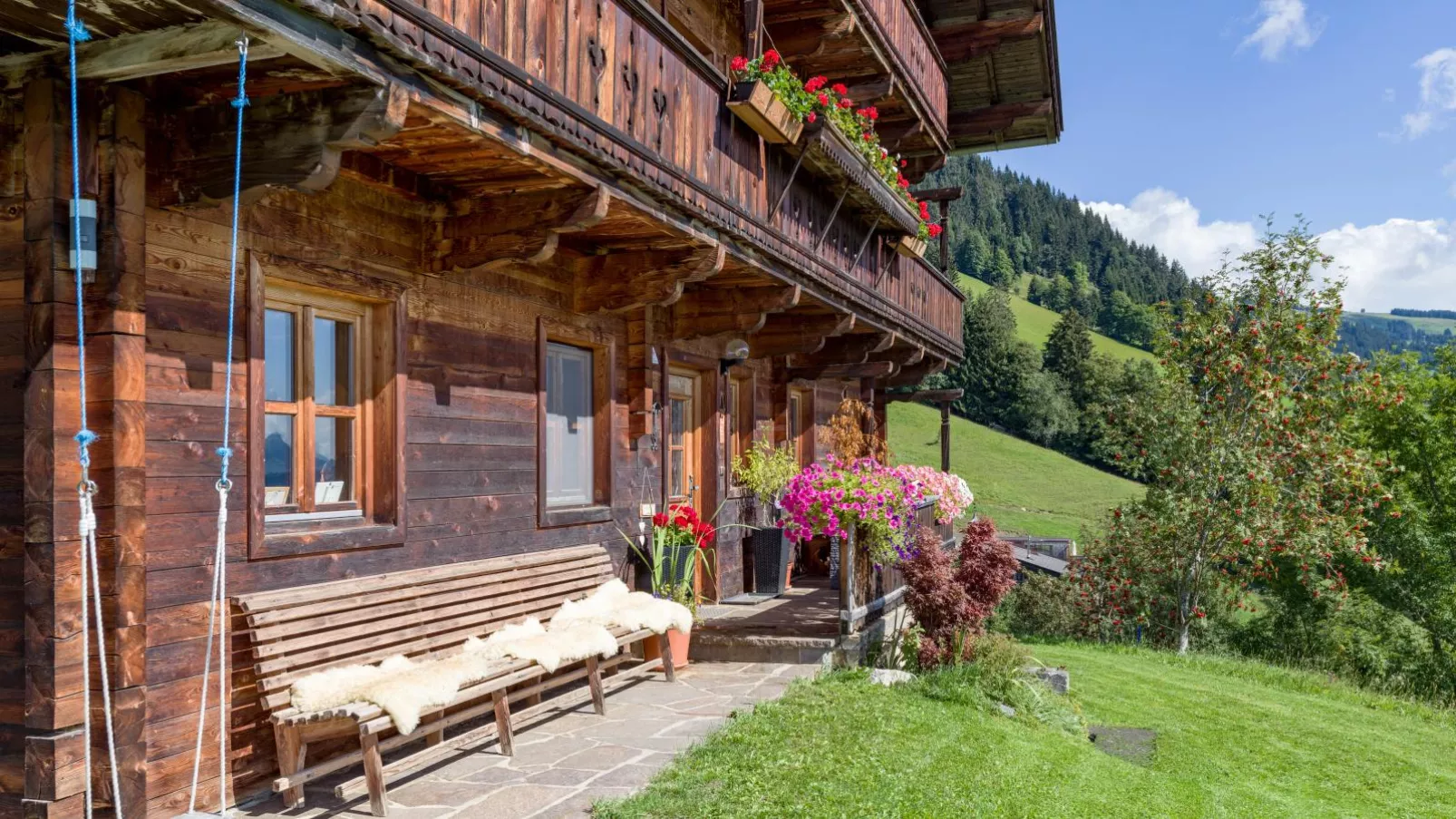 Troadstadl Brixentalblick-Buitenkant zomer