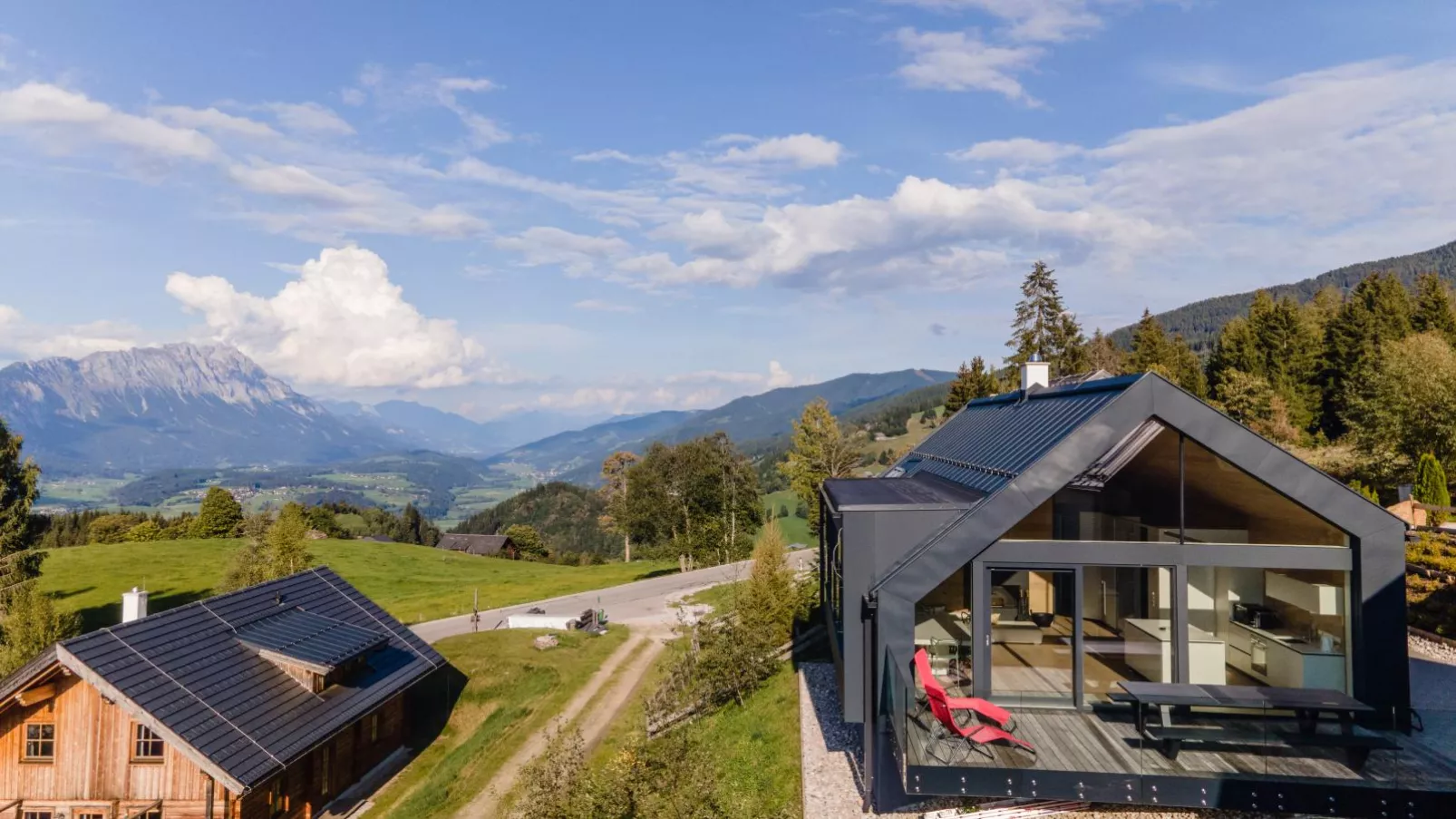 Alpenlodge-Buitenkant zomer