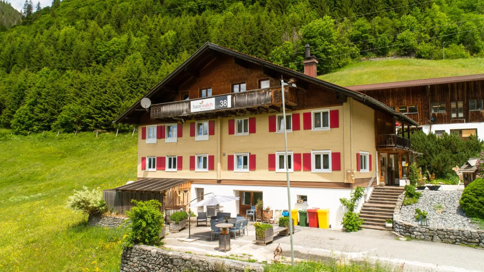 Gästehaus Walch I-Buitenkant zomer