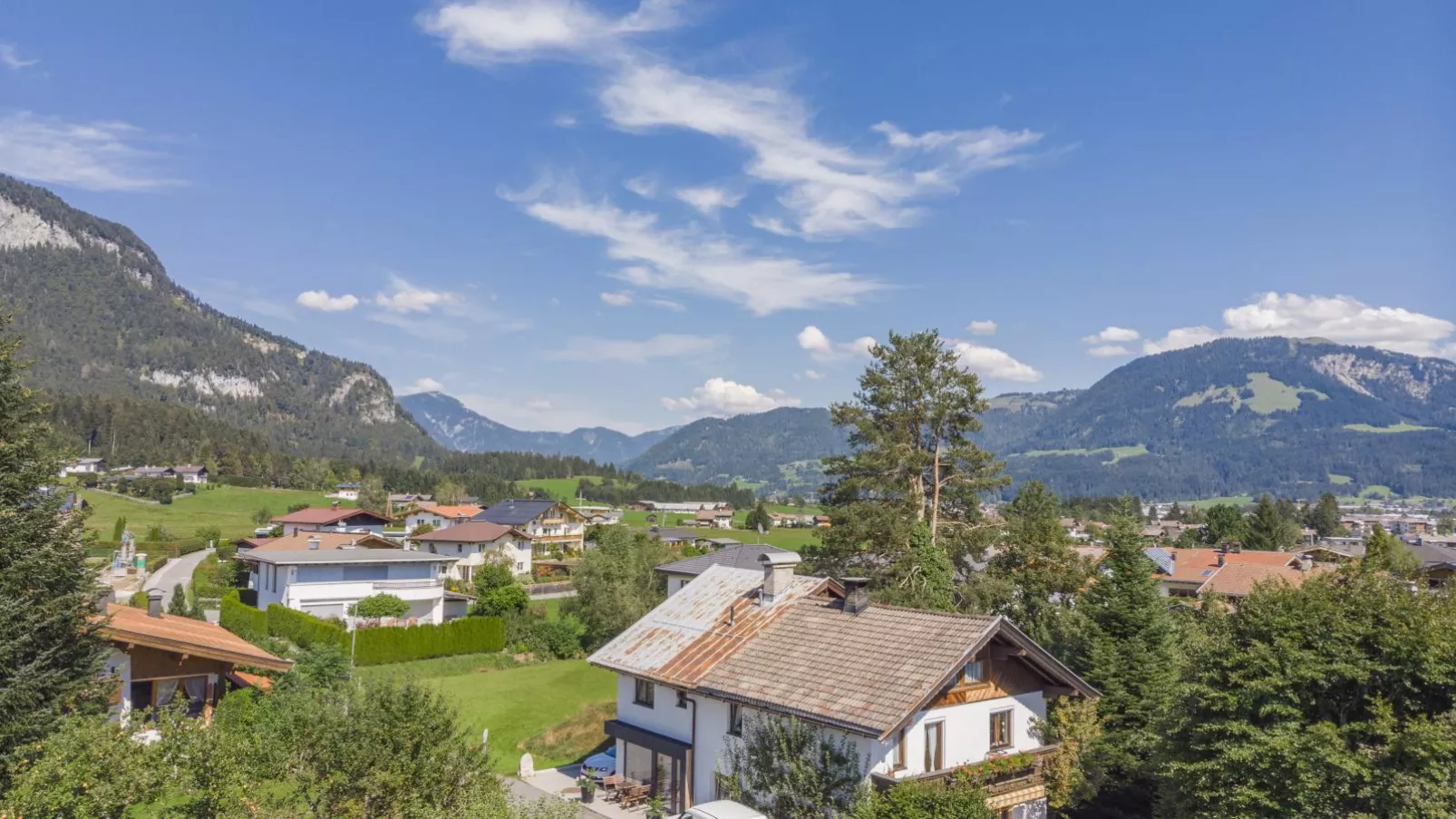 Chalet Jöchl-Buitenkant zomer