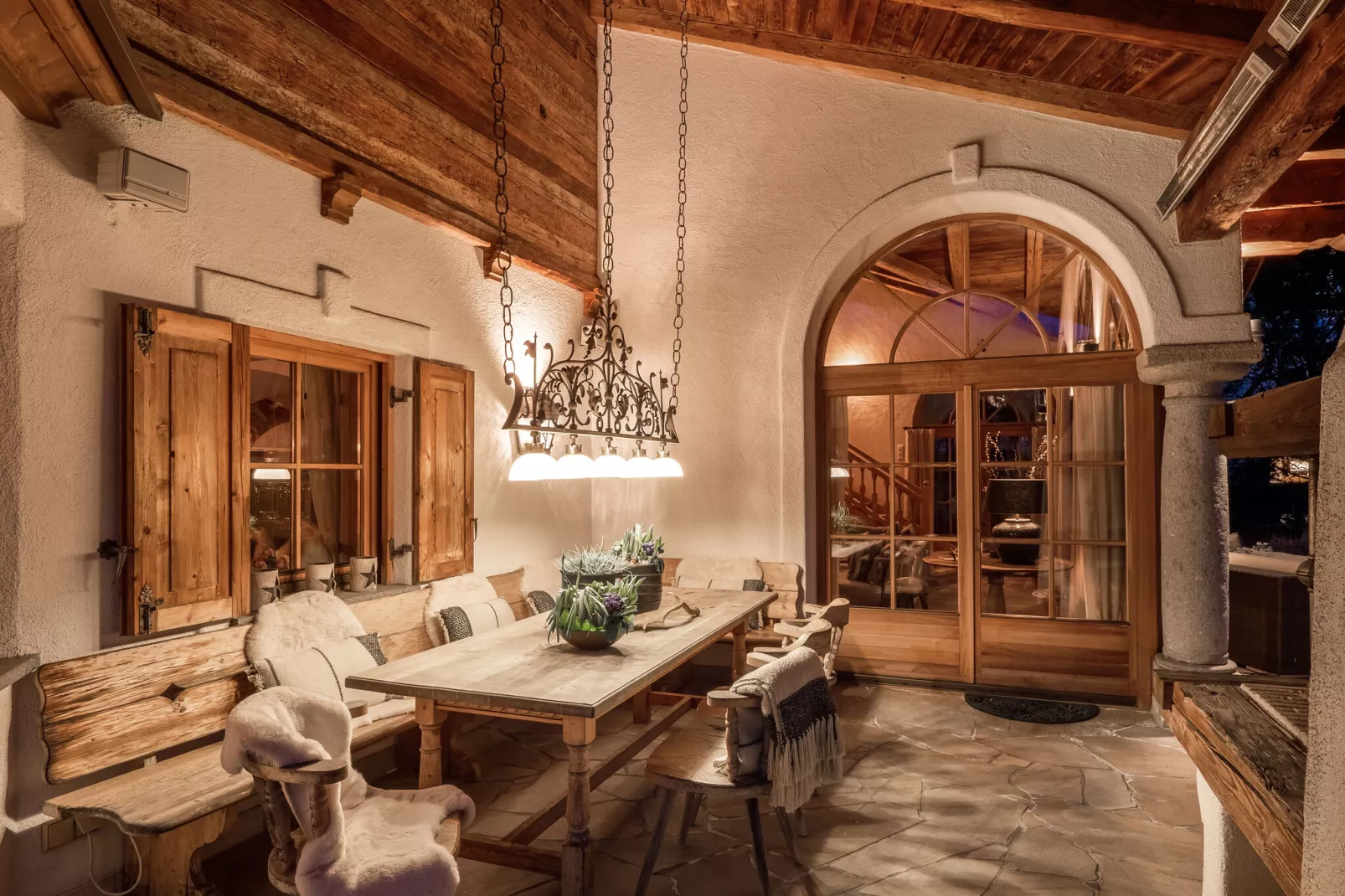 Luxury-Chalet in St Johann in Tirol-Terrasbalkon