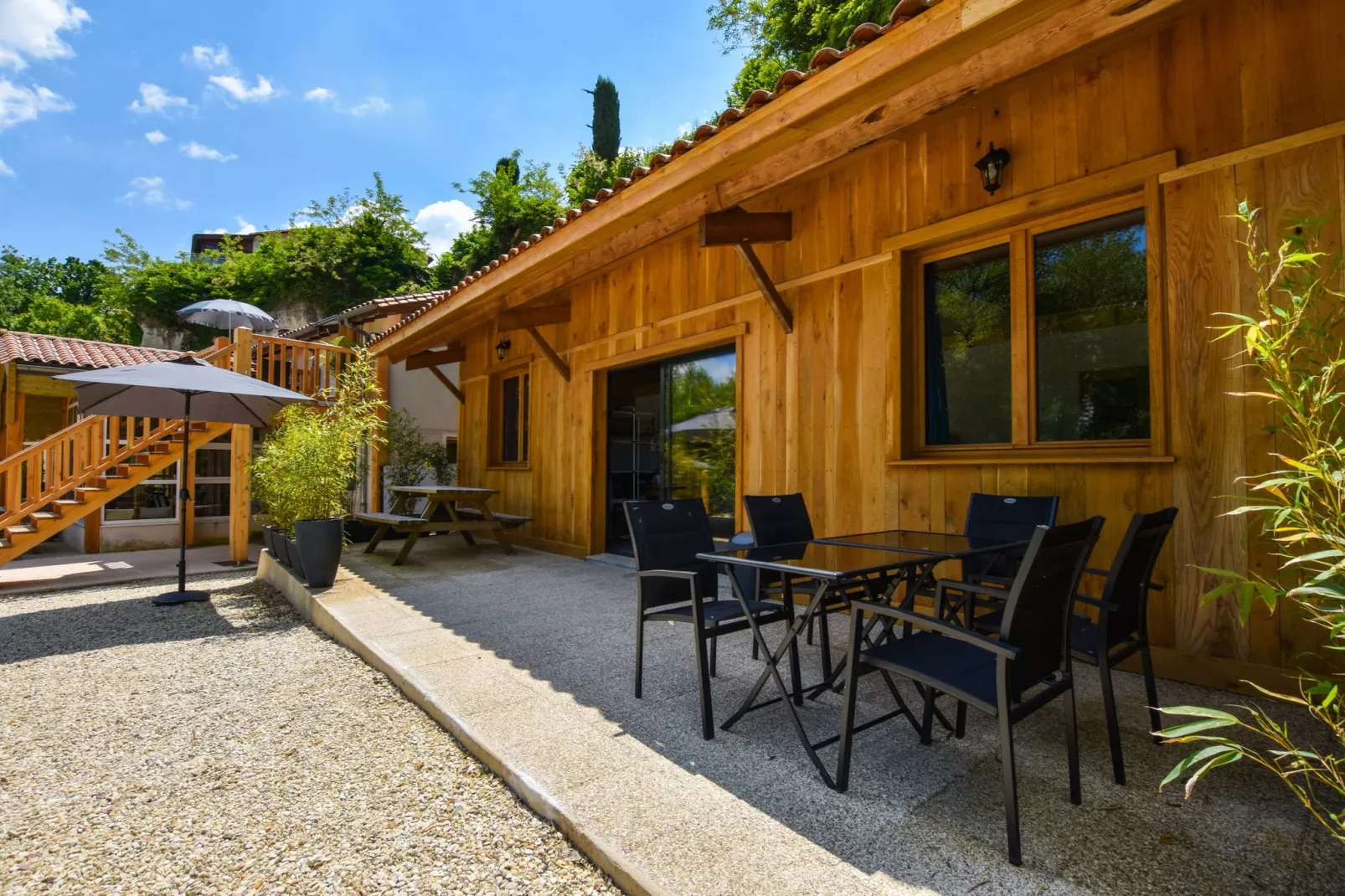 Domaine du pont vieux  Bâtiment principal/Annexe/chalet bois/Banane-Terrasbalkon