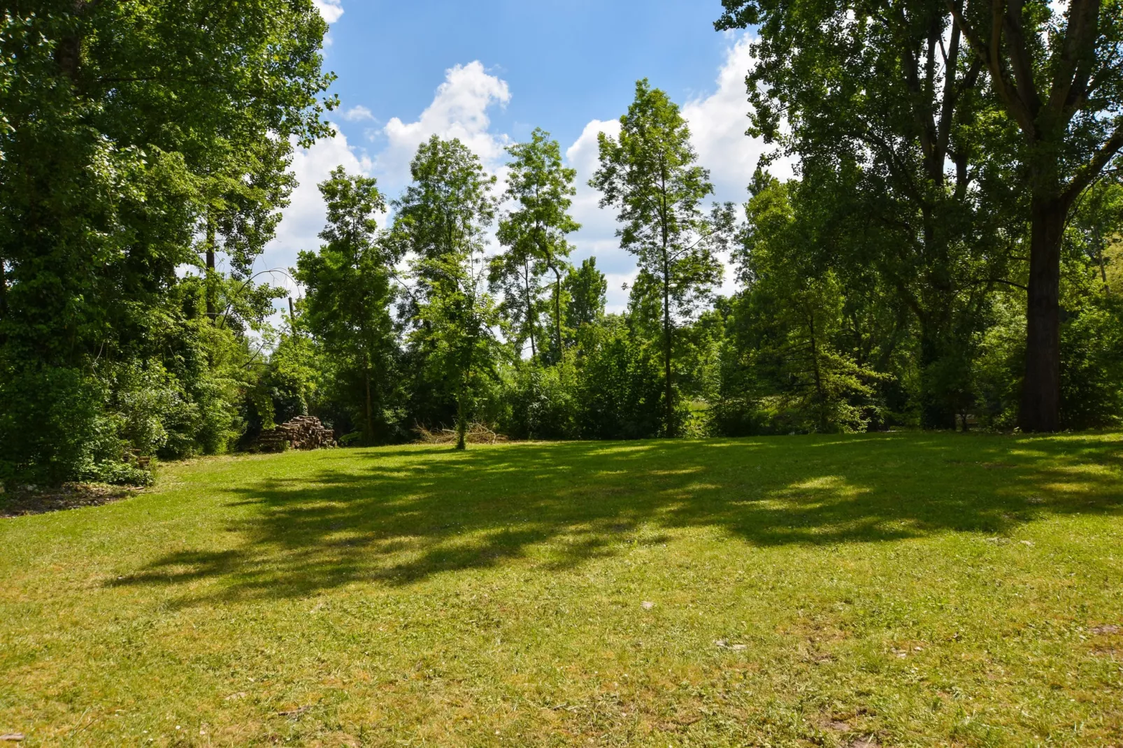 Domaine du pont vieux  Bâtiment principal/Annexe/chalet bois/Banane-Tuinen zomer