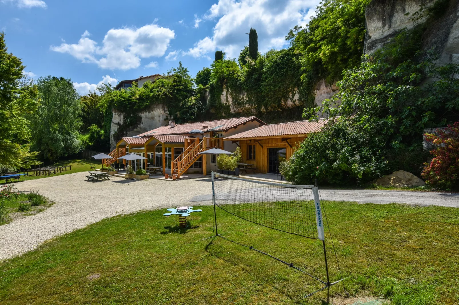 Domaine du pont vieux  Bâtiment principal/Annexe/chalet bois/Banane/Aquarium/Insolite-Buitenkant zomer