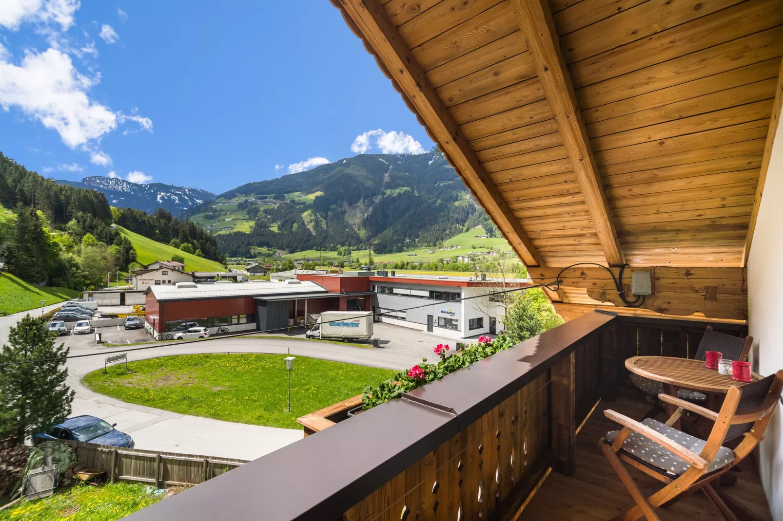 Mooi appartement in Zell am Ziller vlak bij de skibussen-Uitzicht zomer