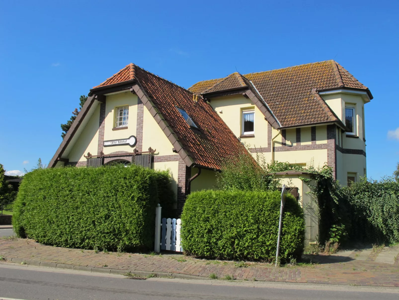 Alter Bahnhof-Buiten