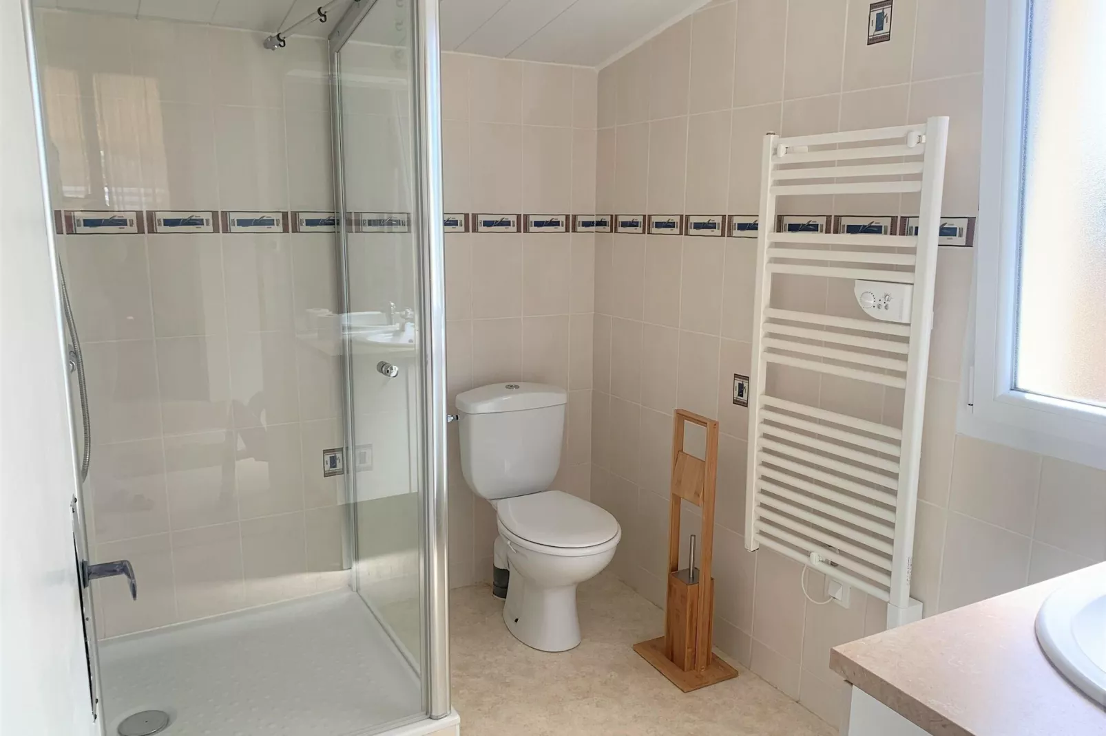 Holiday home St Gildas-de-Rhuys-Badkamer