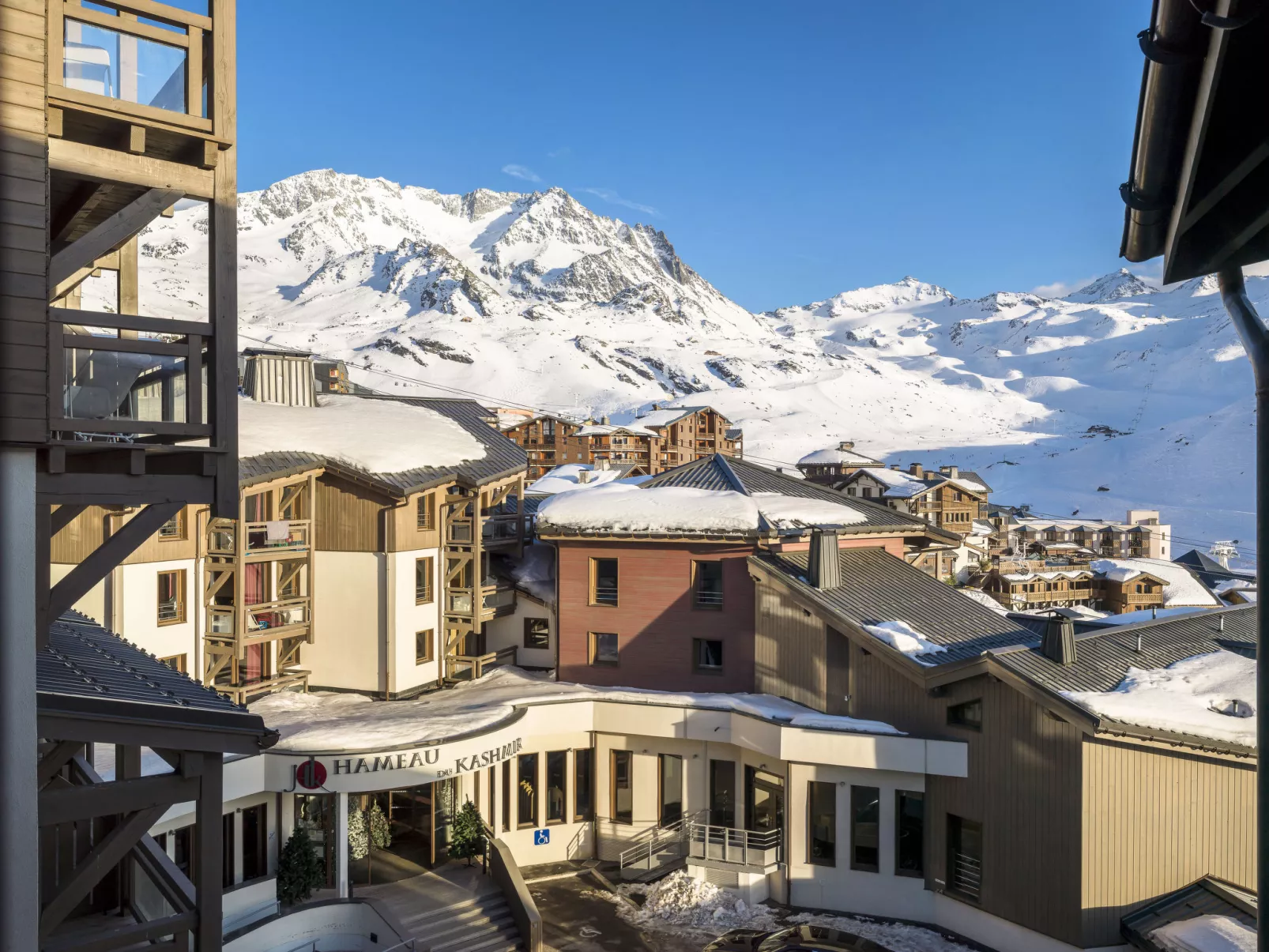 Le Hameau du Kashmir-Buiten