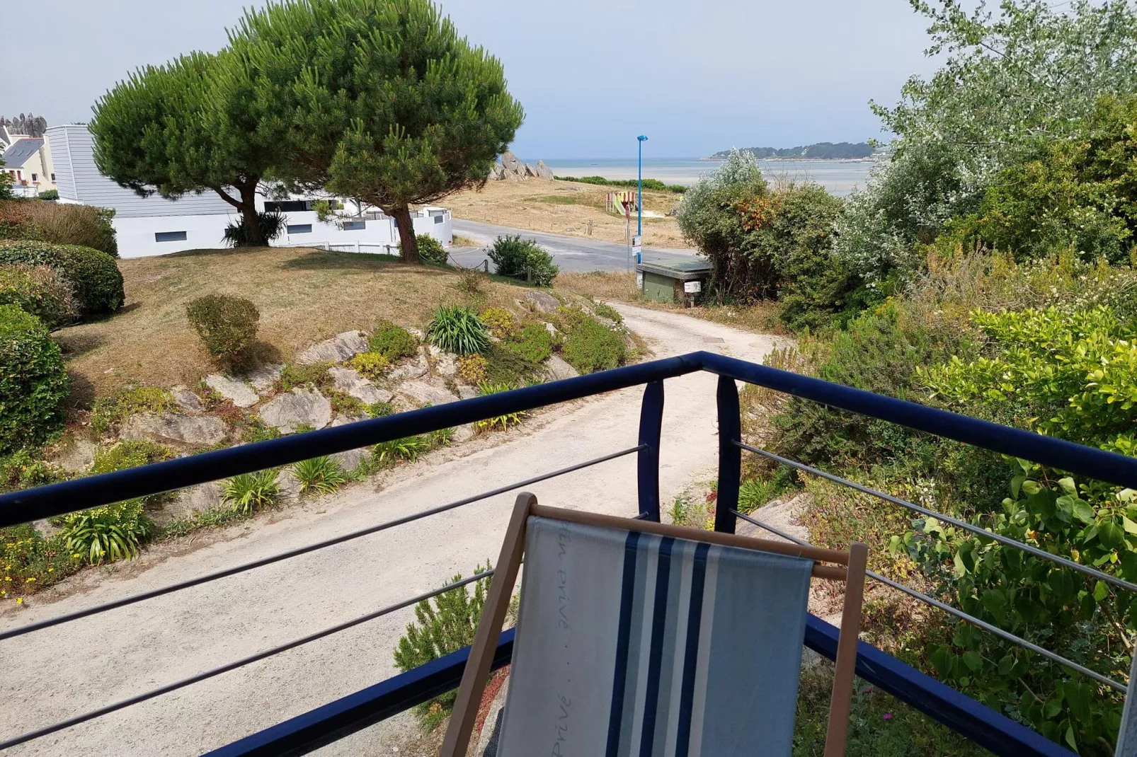 Panorama Meerblick Ferienhaus mit Dachterrasse Guissény-Uitzicht zomer