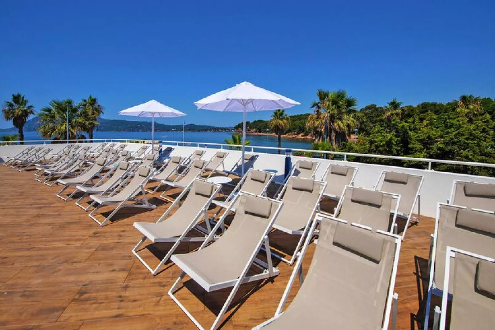 Residence Le Cap Azur Saint-Mandrier-sur-Mer // T2/6 Cabine / T2/6 Standard sans vue mer-Terras