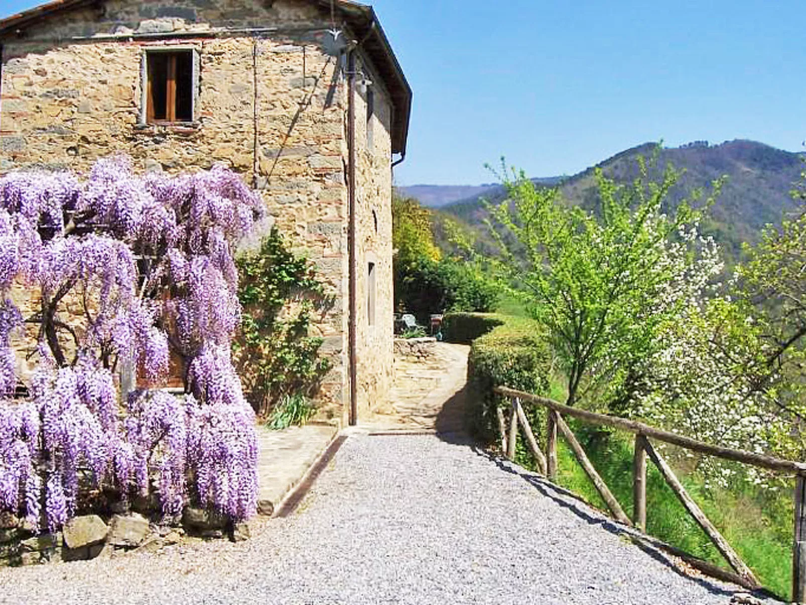 Podere Villa/Apt. Mezzo-Buiten