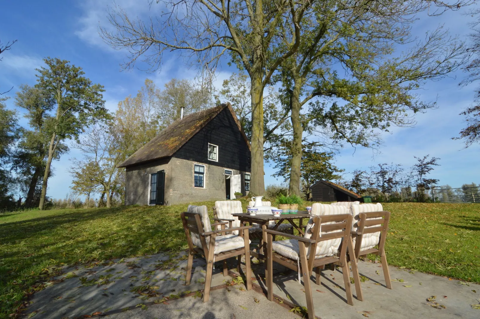 Het Biesbosch huisje-Buitenkant zomer