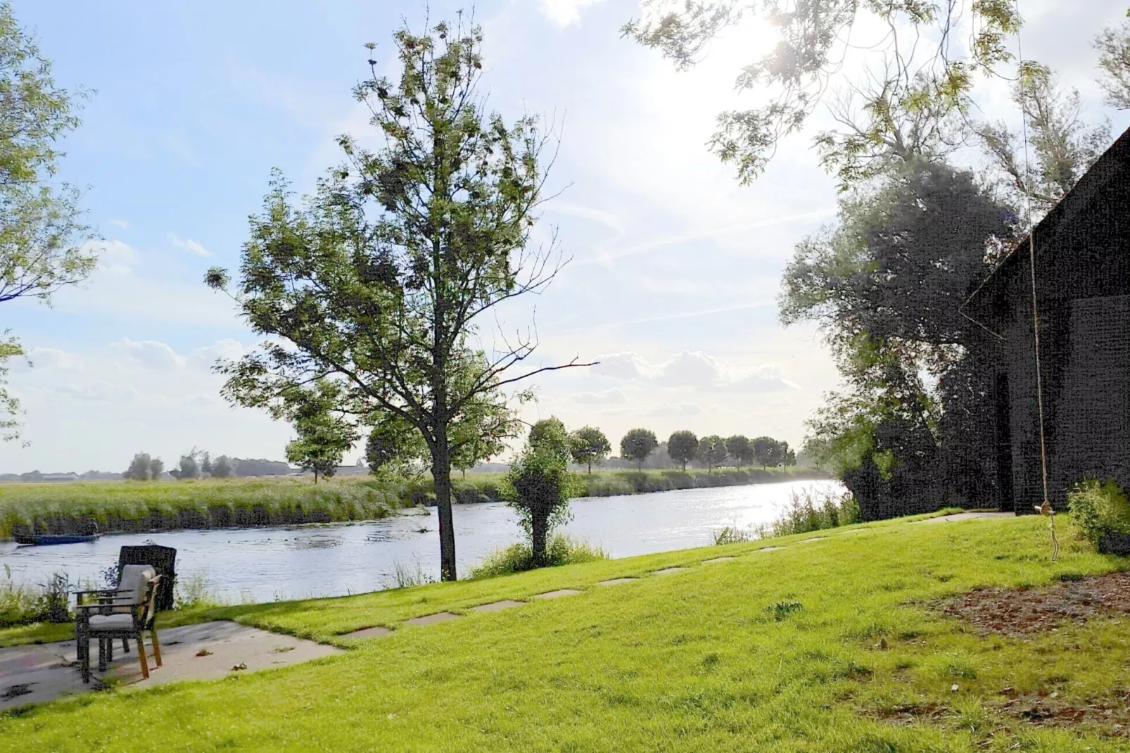 Het Biesbosch huisje-Tuinen zomer