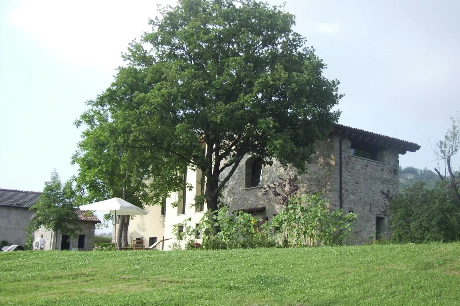 Borgo Belvedere Bilo-Buitenkant zomer