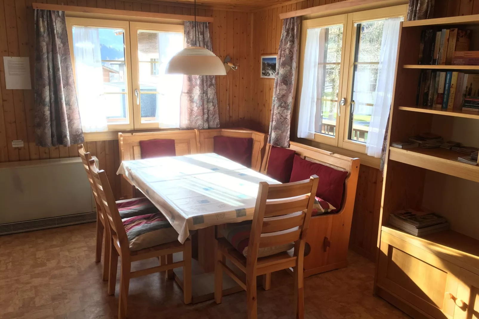 Appartement Chalet Kirsanna-Eetkamer