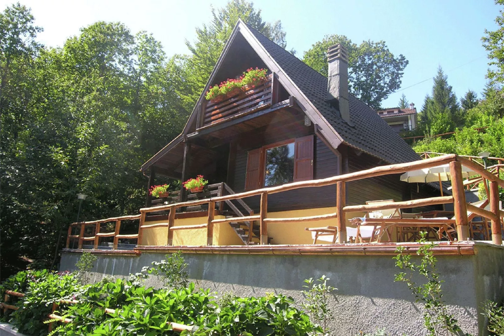 Chalet Appennino-Buitenkant zomer