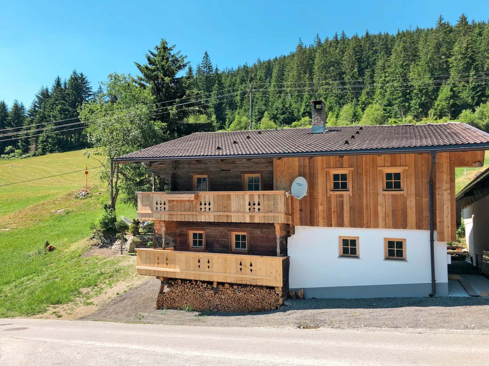 Alm Chalet-Buiten