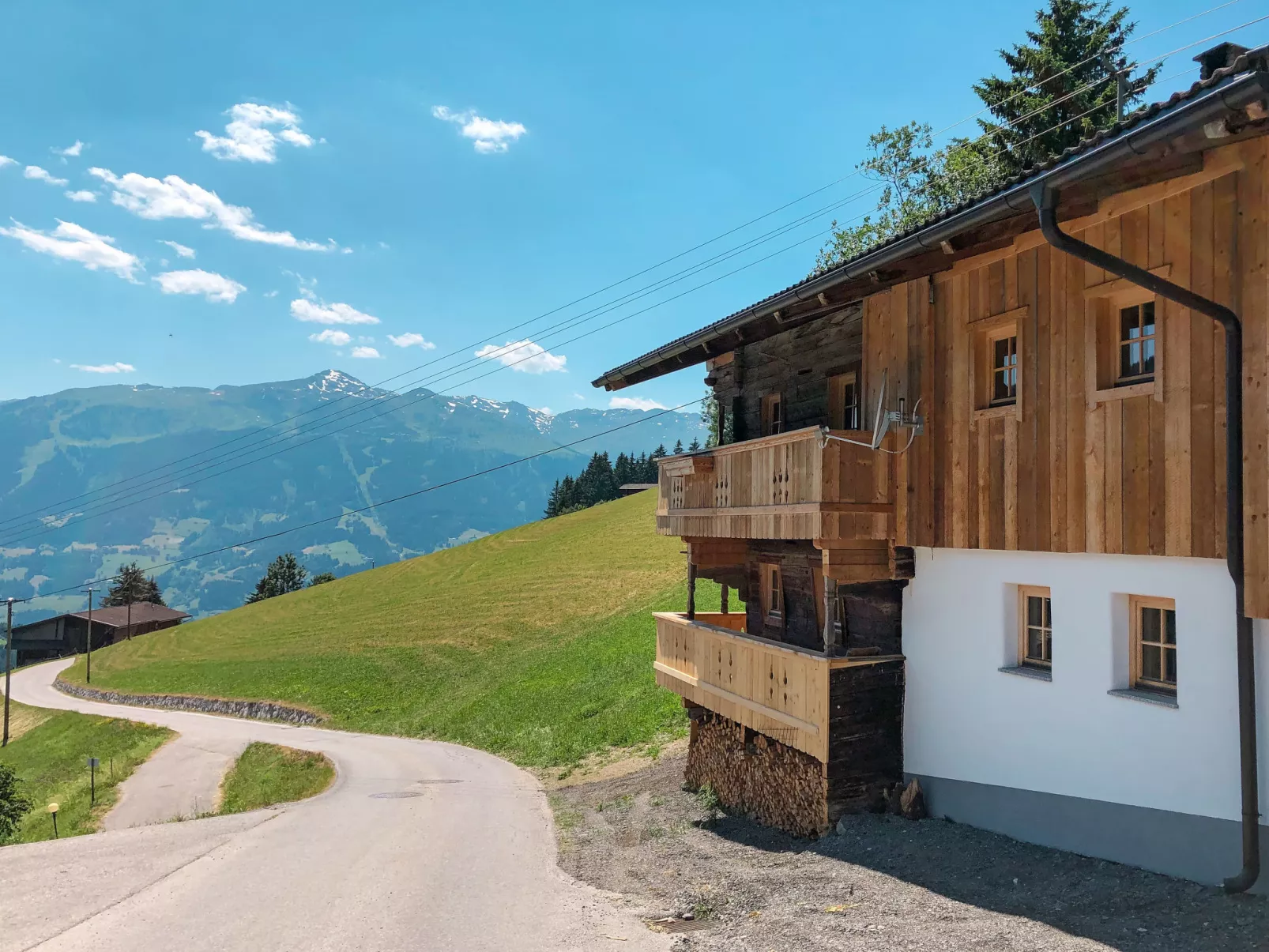 Alm Chalet-Buiten