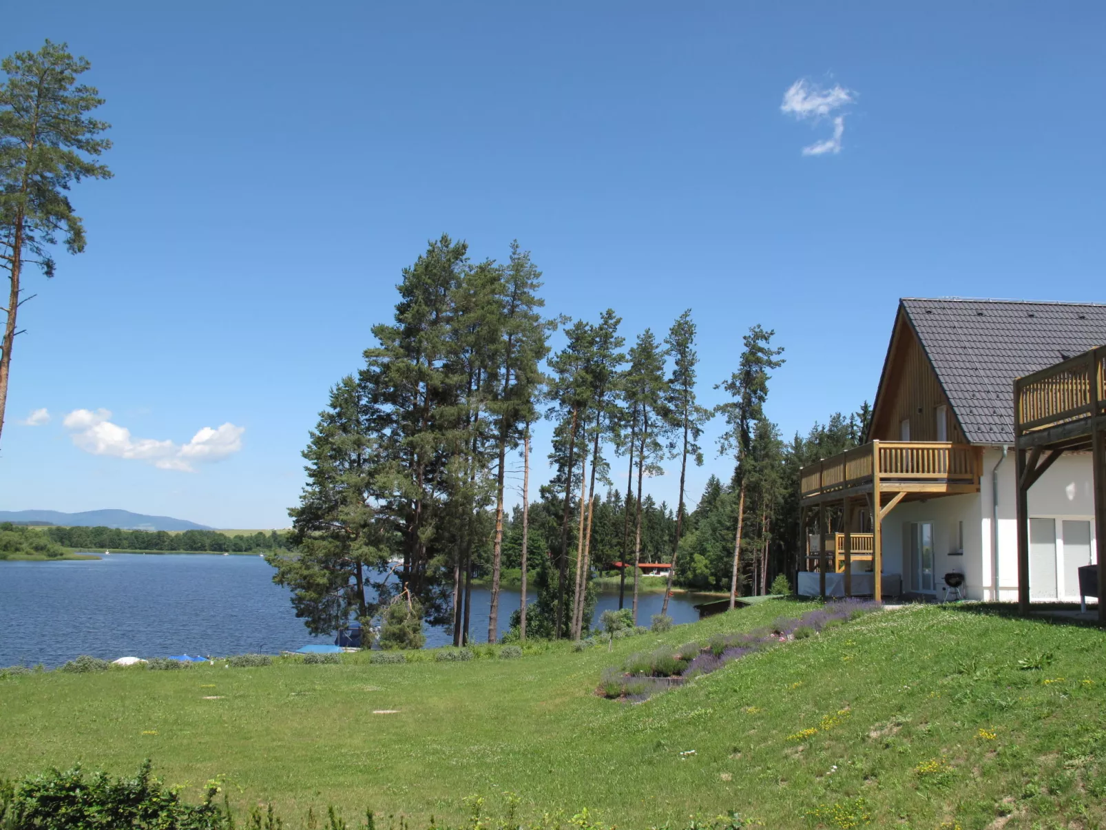 Lakeside Village 7-Buiten