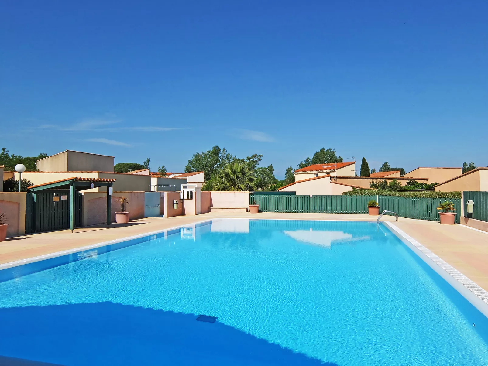 Le Hameau des Capellans-Buiten