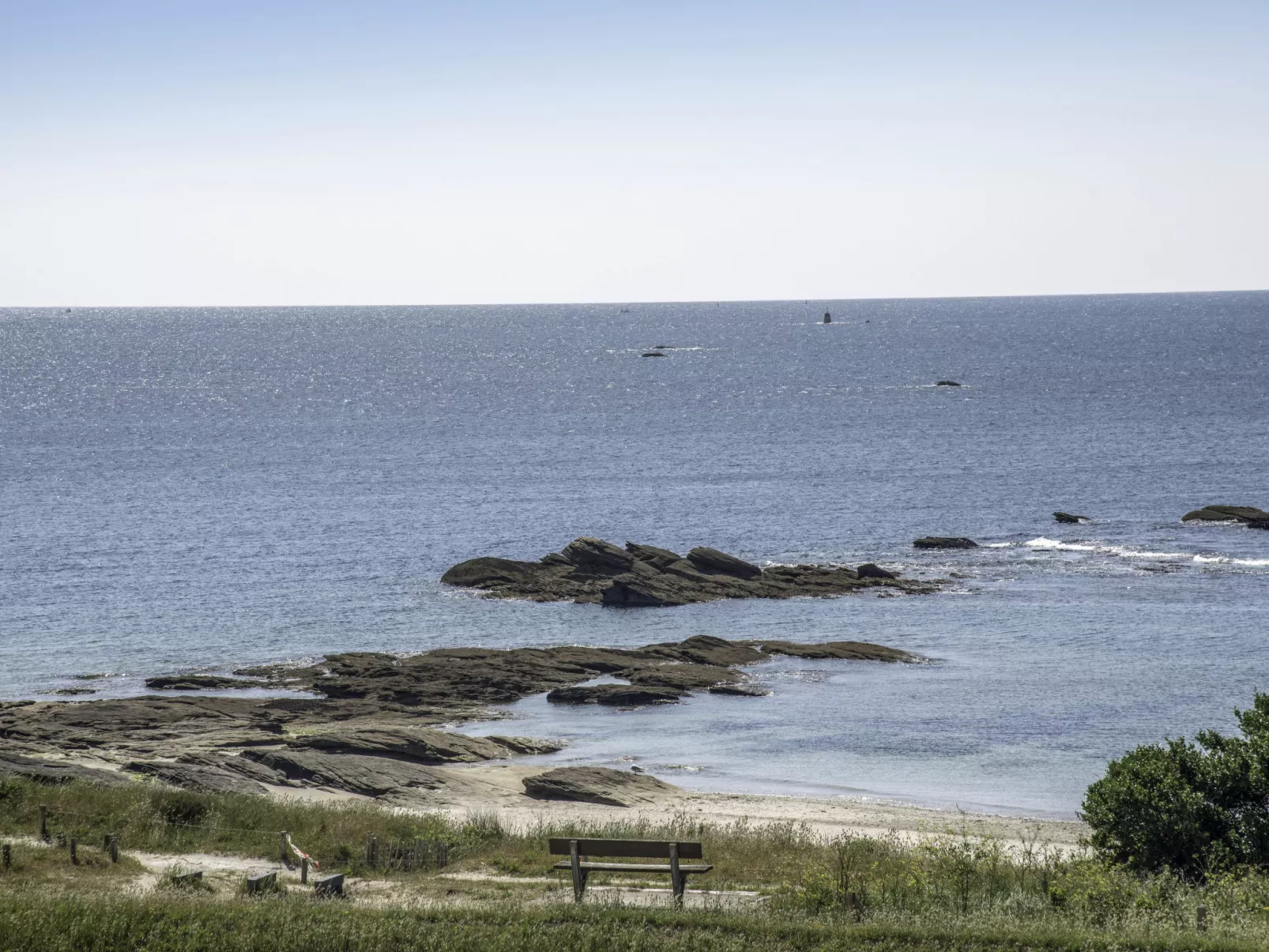 Les Trois Iles-Buiten