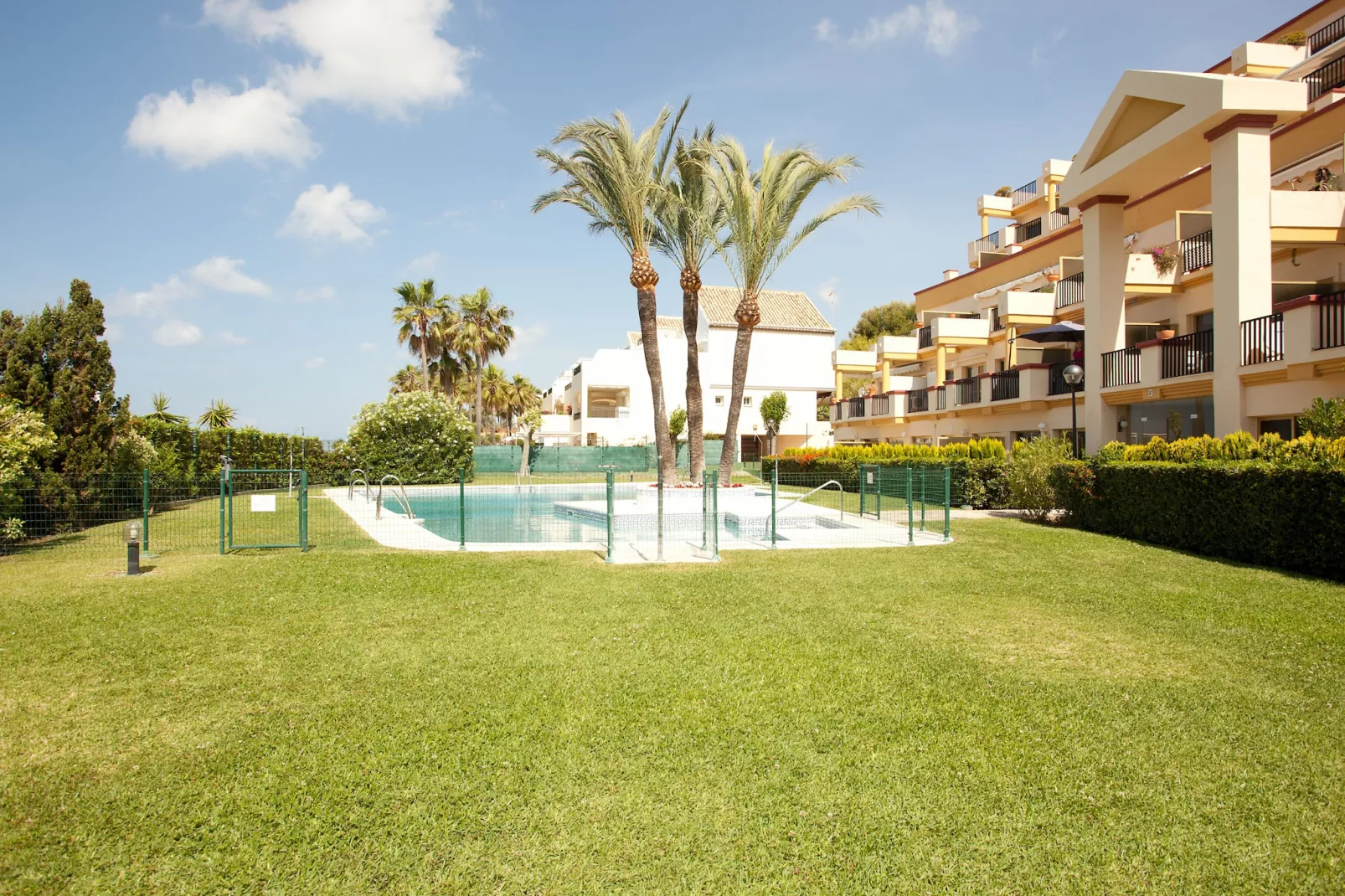 Beachside apartment in Elviria, Romana Playa-Image-tags.