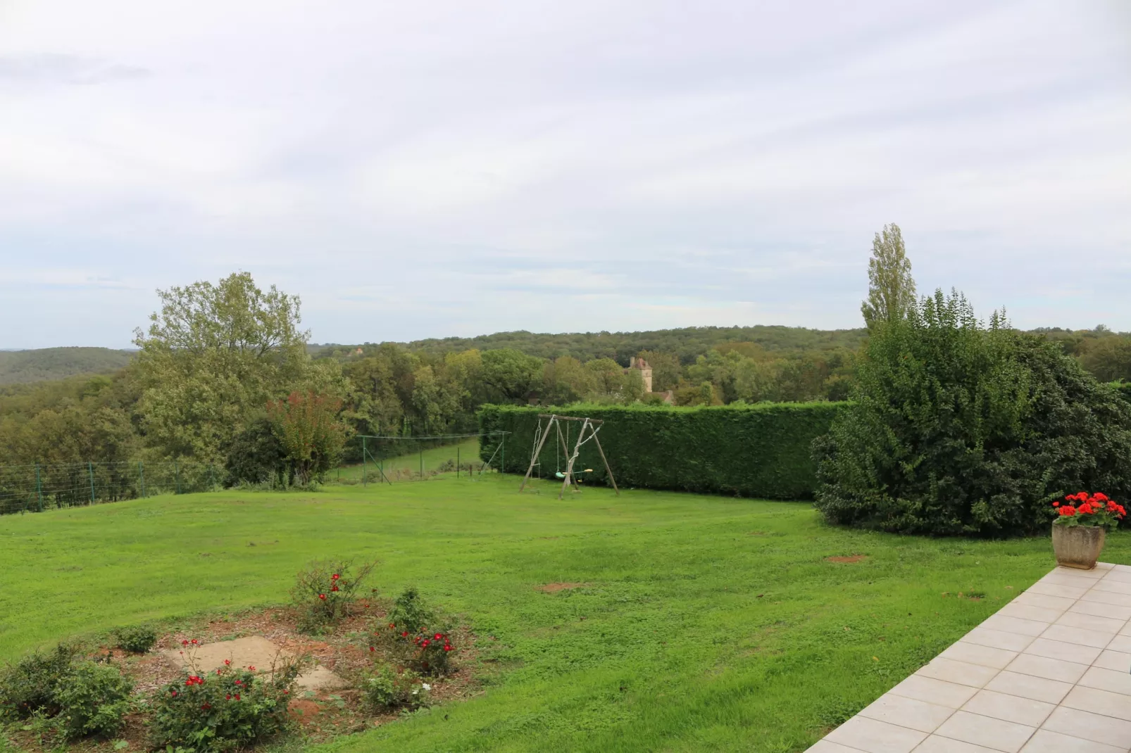 Maison de vacances Lavercantiere-Uitzicht zomer