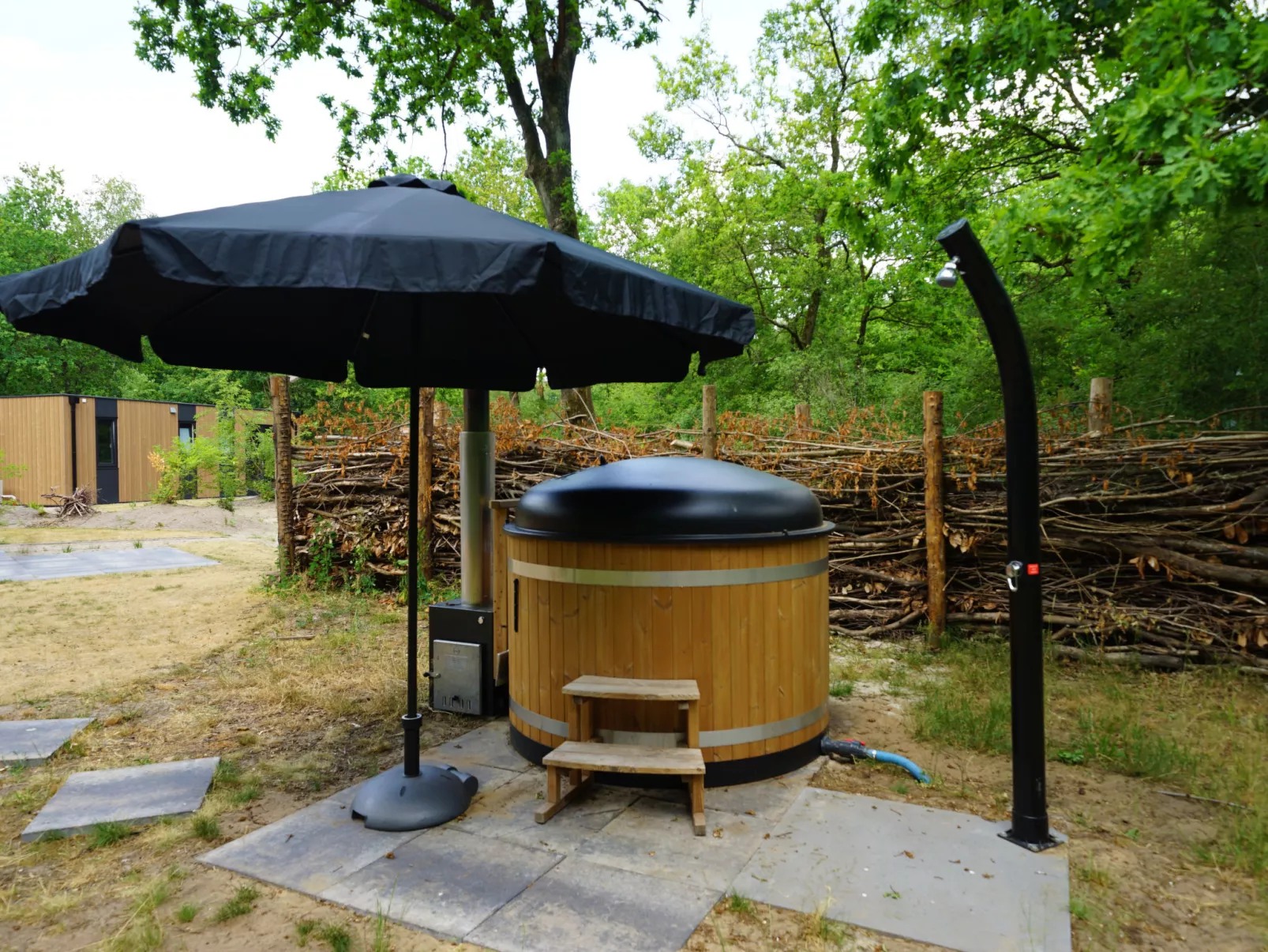 Cube Hottub 6-Buiten