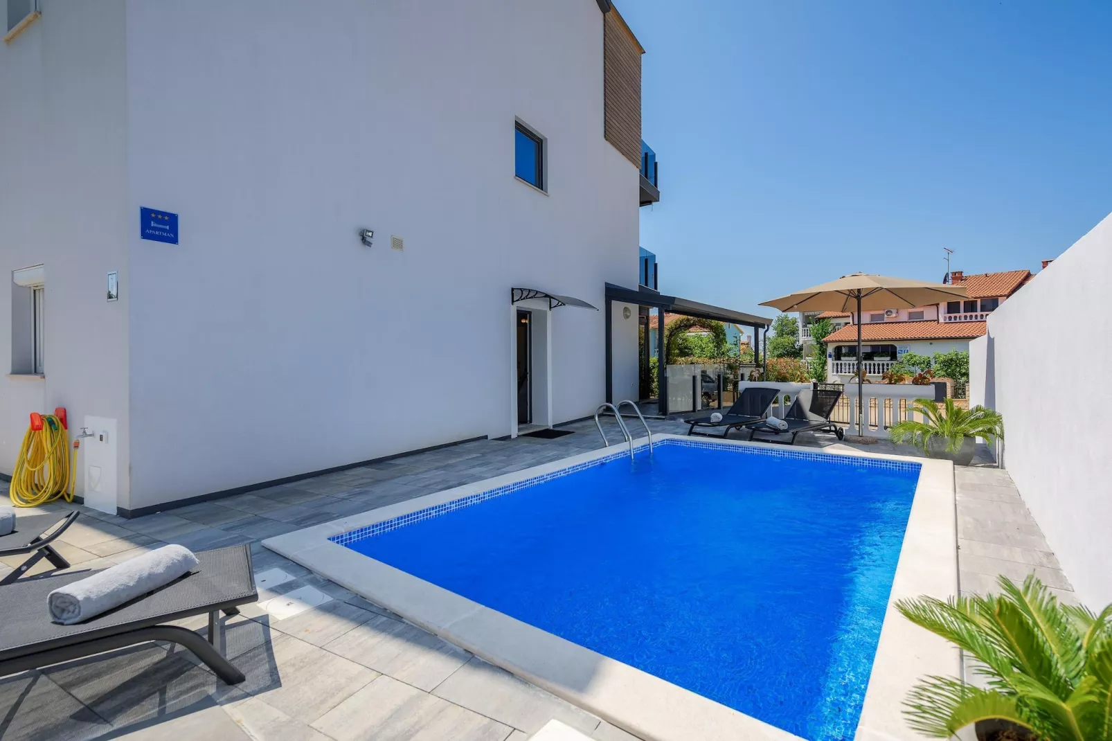 Apartment Vedran with heated pool, near Porec