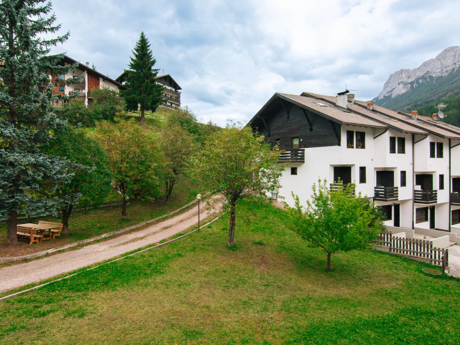 Family House-Buiten