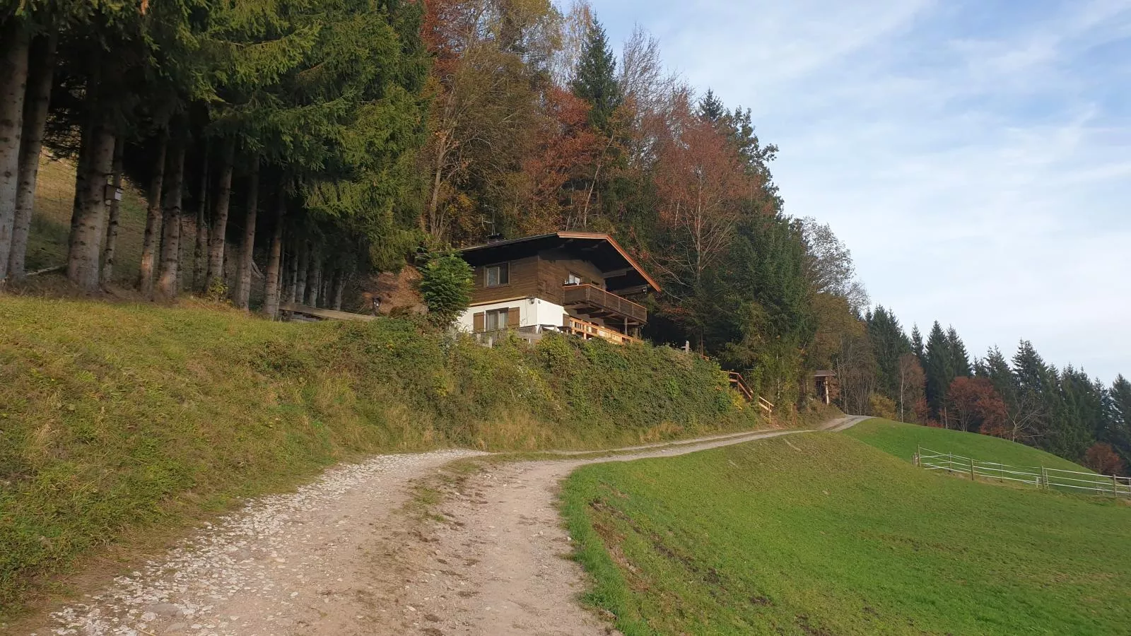 Sonnenhütte oben-Buitenkant zomer