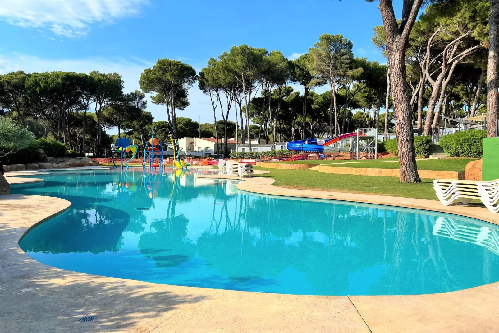 CAMPING INTERPALS Bungalow Garbi-Zwembad