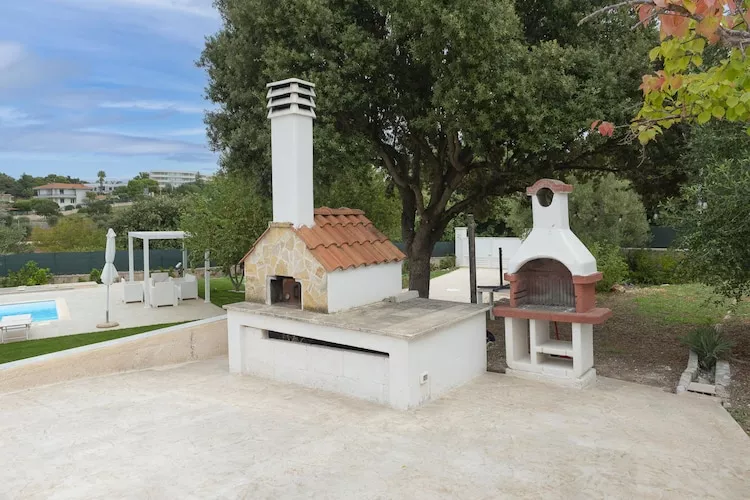 Villa dei Monti in Cisternino-Tuinen zomer