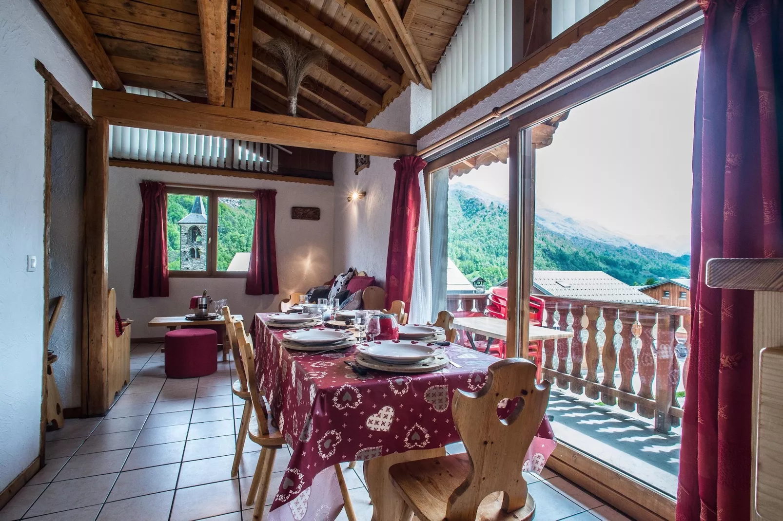 Chalet Loutantin-Eetkamer