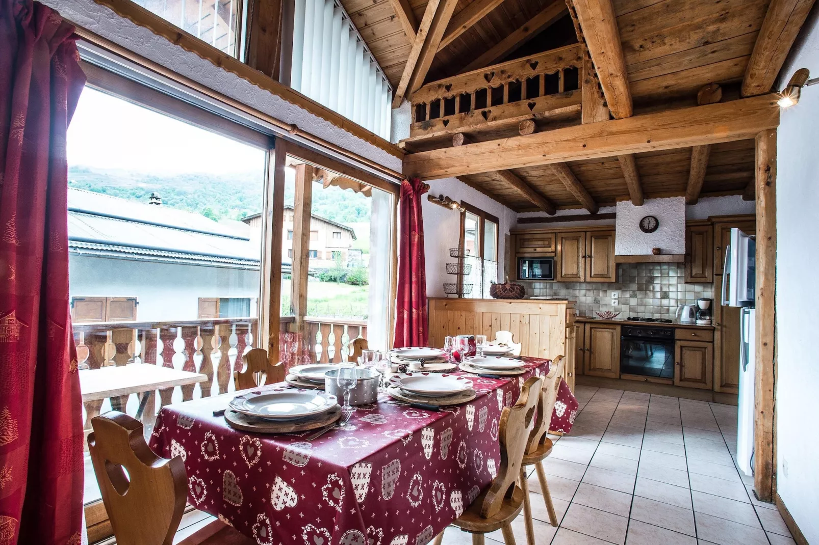 Chalet Loutantin-Eetkamer