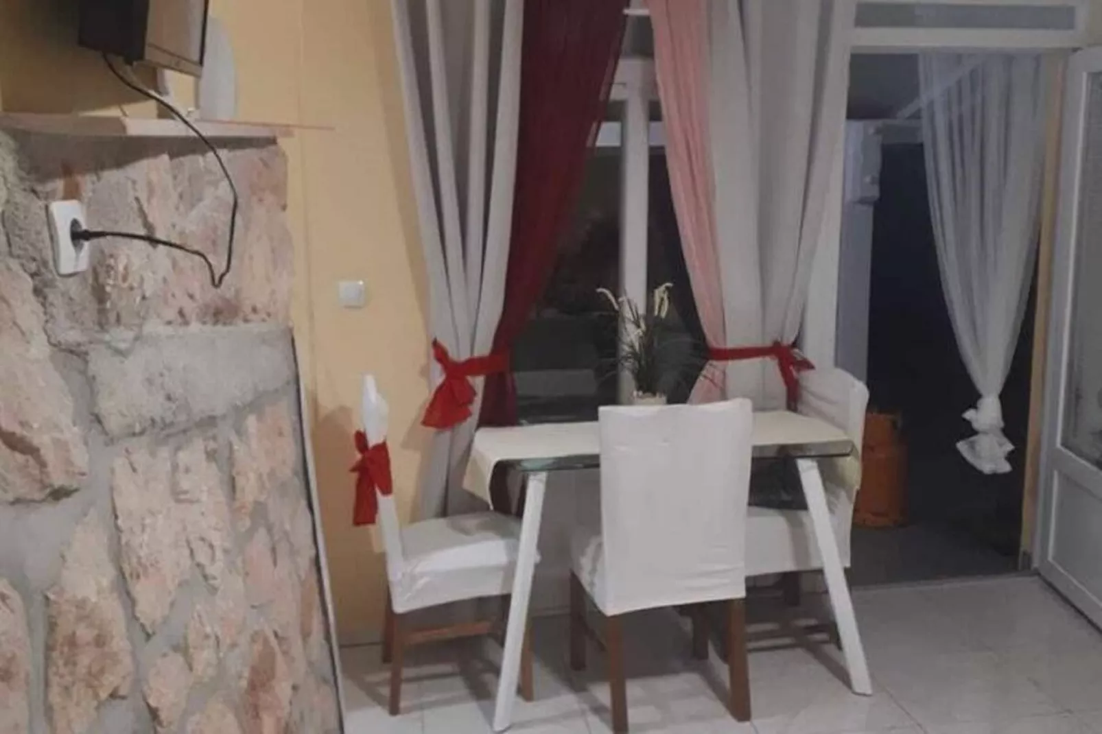 Bošnjak Studio apartman 1-Eetkamer