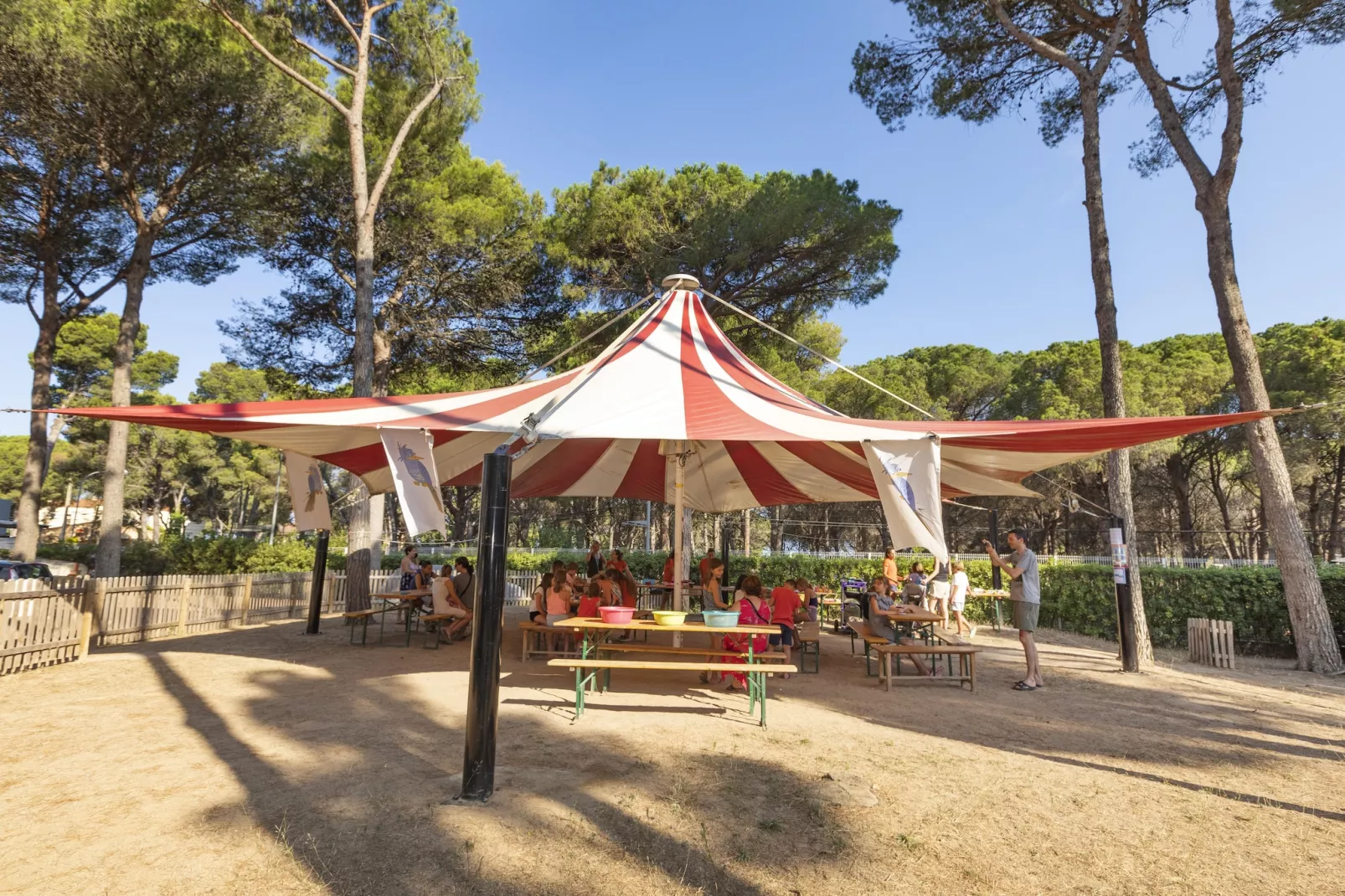 CAMPING INTERPALS- Bungalow Sa Riera-Faciliteiten