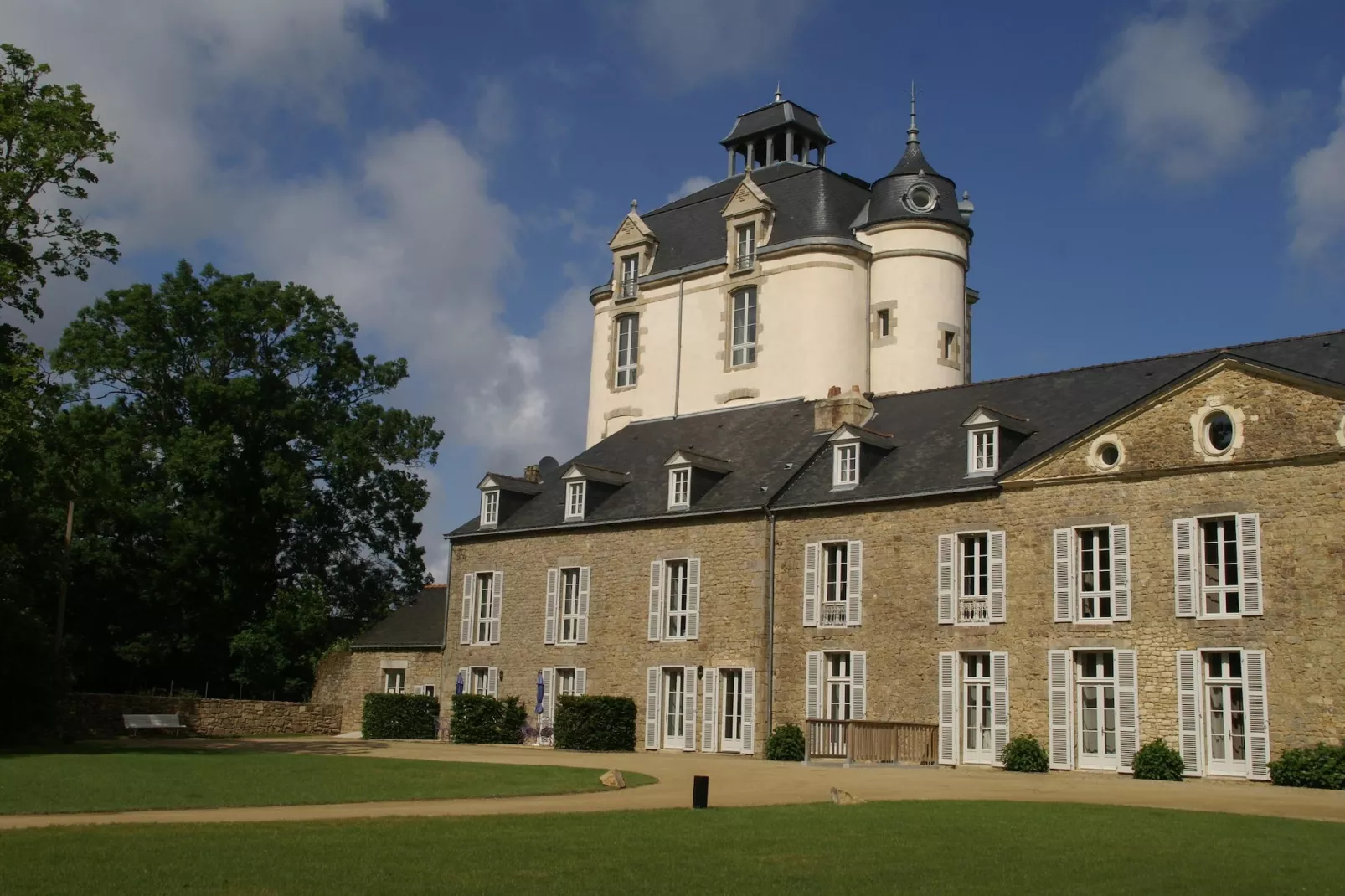 Le Château de Keravéon 2-Buitenkant zomer