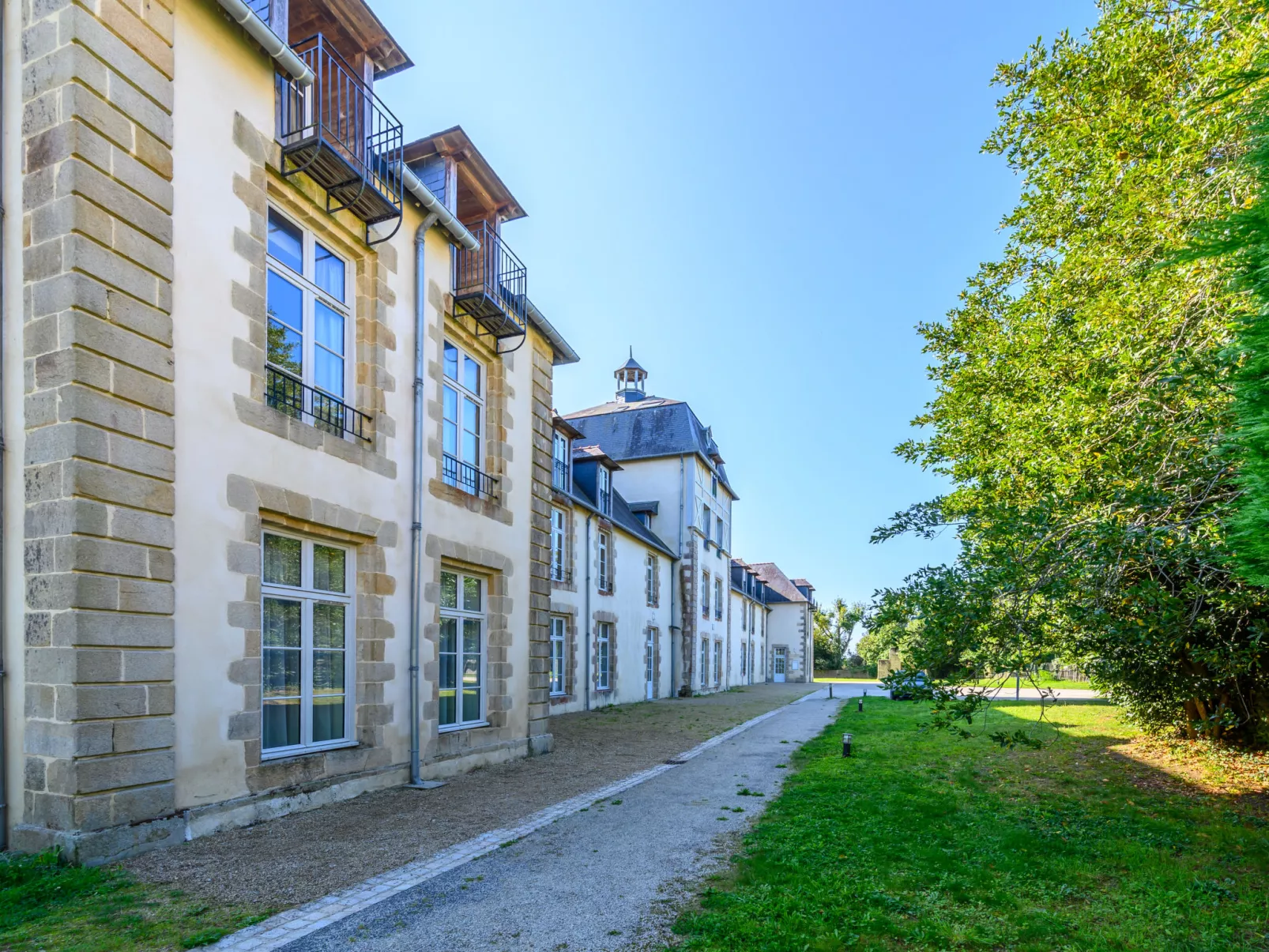 Le Château de Kergonano-Buiten