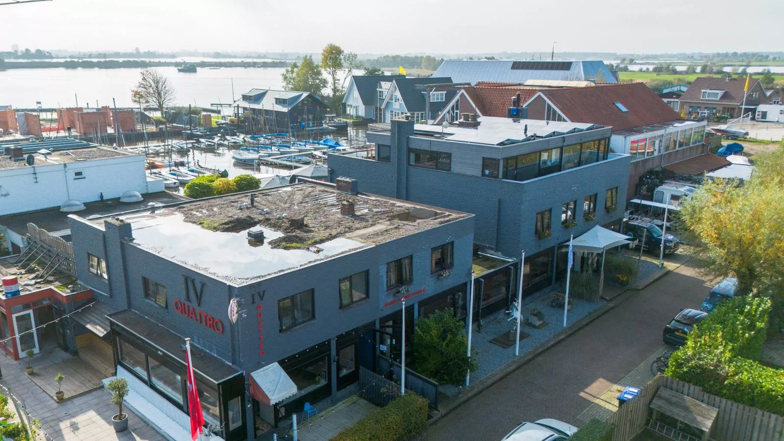 De Kaag Watersport Groepsaccommodatie - 80 pers-Buitenkant zomer