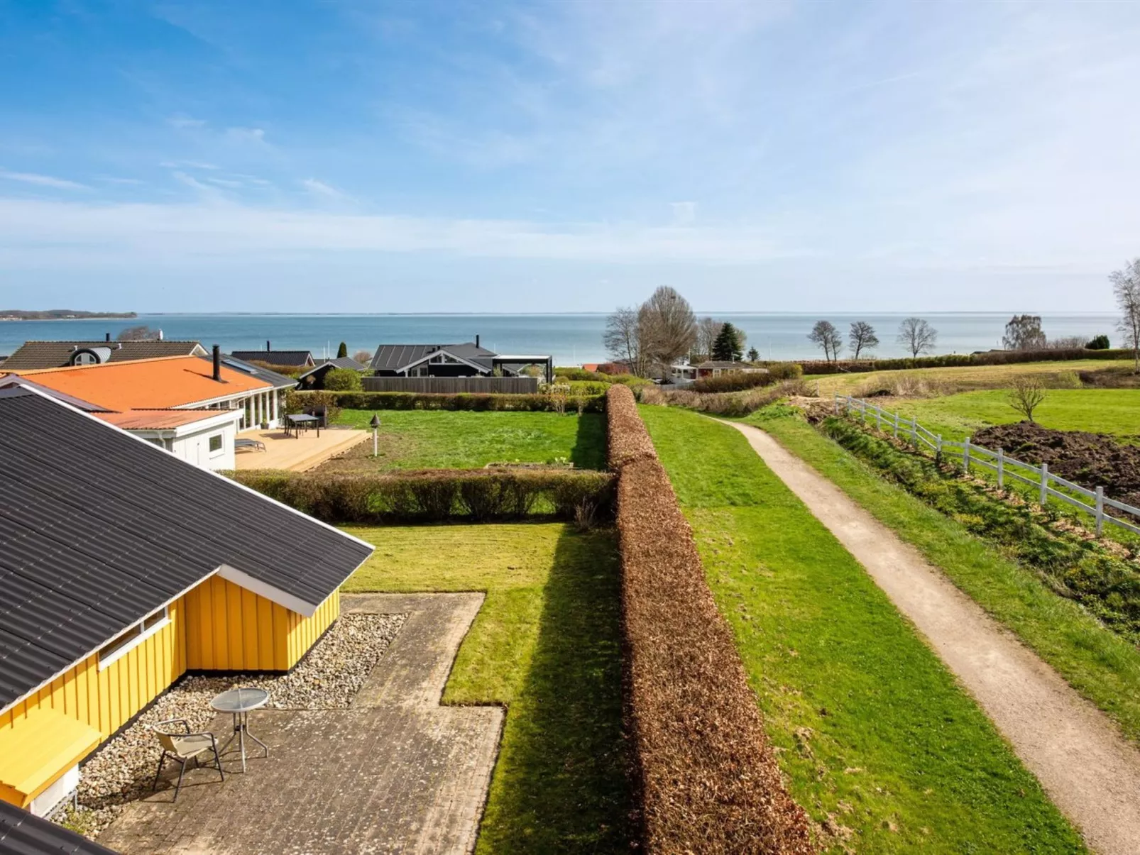 "Halla" - 250m from the sea-Buiten